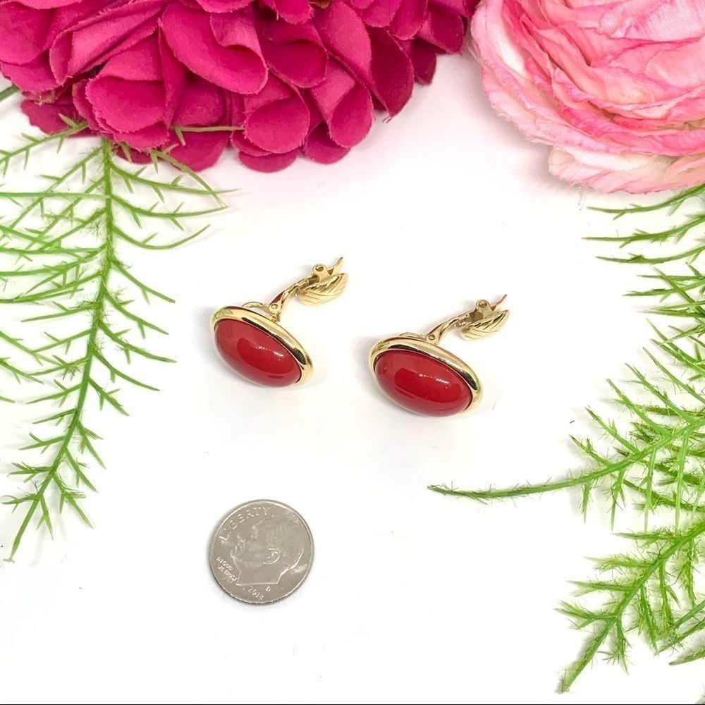 VINTAGE⚜️NWT TRIFARI Red Cabochon Clip Earrings - Picture 11 of 11